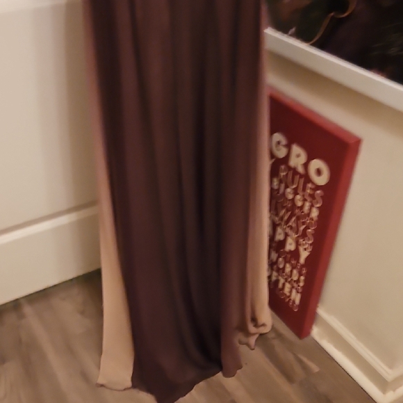 BCBGMaxAzria Beige Label Close-Up - Picture 8 of 10